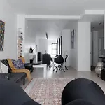 Spacious 2br On Bulevardi شقة