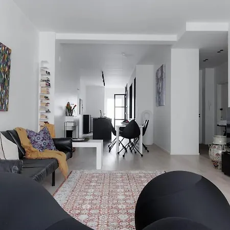 Spacious 2br On Bulevardi Apartamento