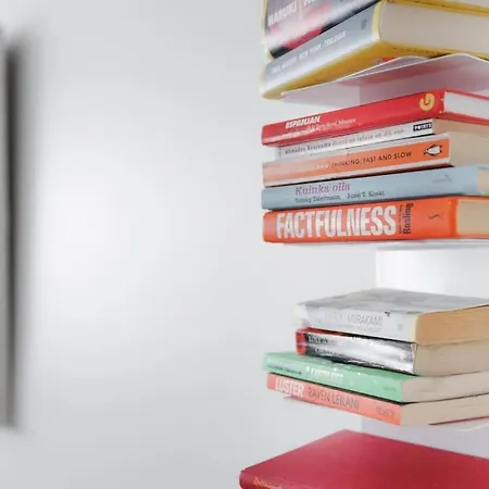 Spacious 2br On Bulevardi Helsinki