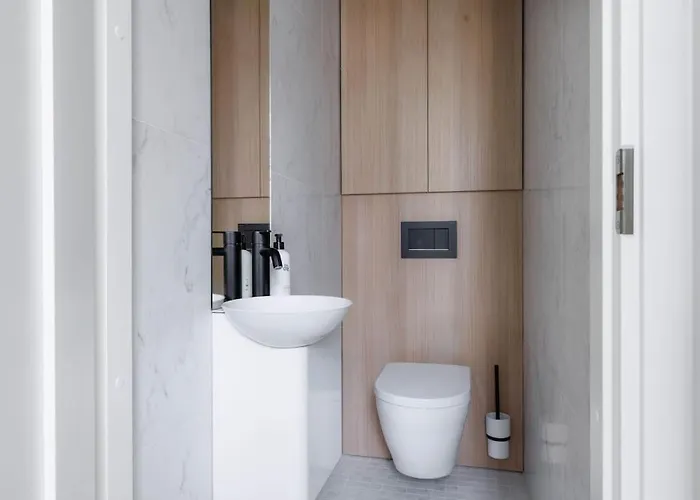 Spacious 2br On Bulevardi Διαμέρισμα