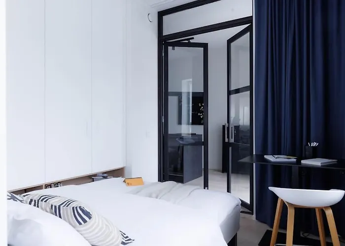 Spacious 2br On Bulevardi