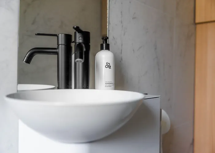 Spacious 2br On Bulevardi Ελσίνκι