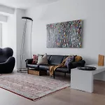 Spacious 2br On Bulevardi דירה *