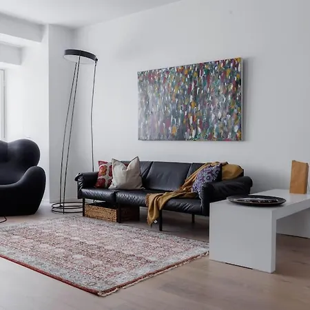 Spacious 2br On Bulevardi Appartement *